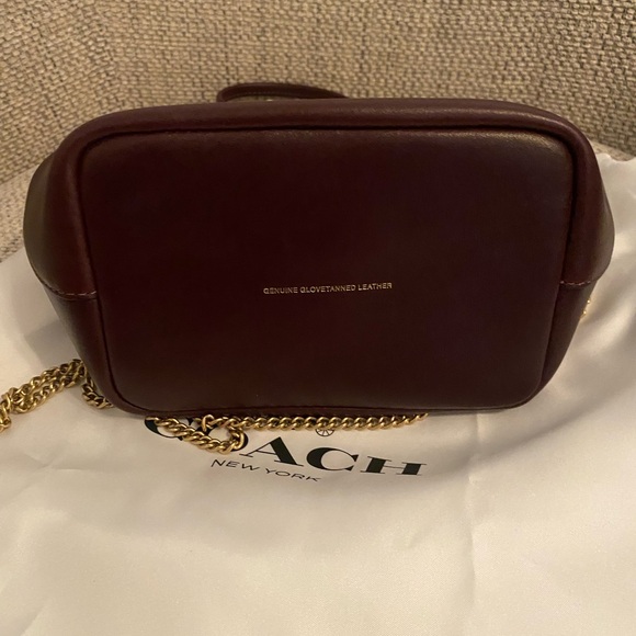 Coach  kisslock bag 16 burgundy/wine Leather Clutch with Gold Accents - Picture 5 of 14